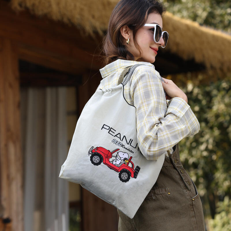 Accessories Brand For Women - Snoopy Co-Branded Tas Nilon Bordir Kapasitas