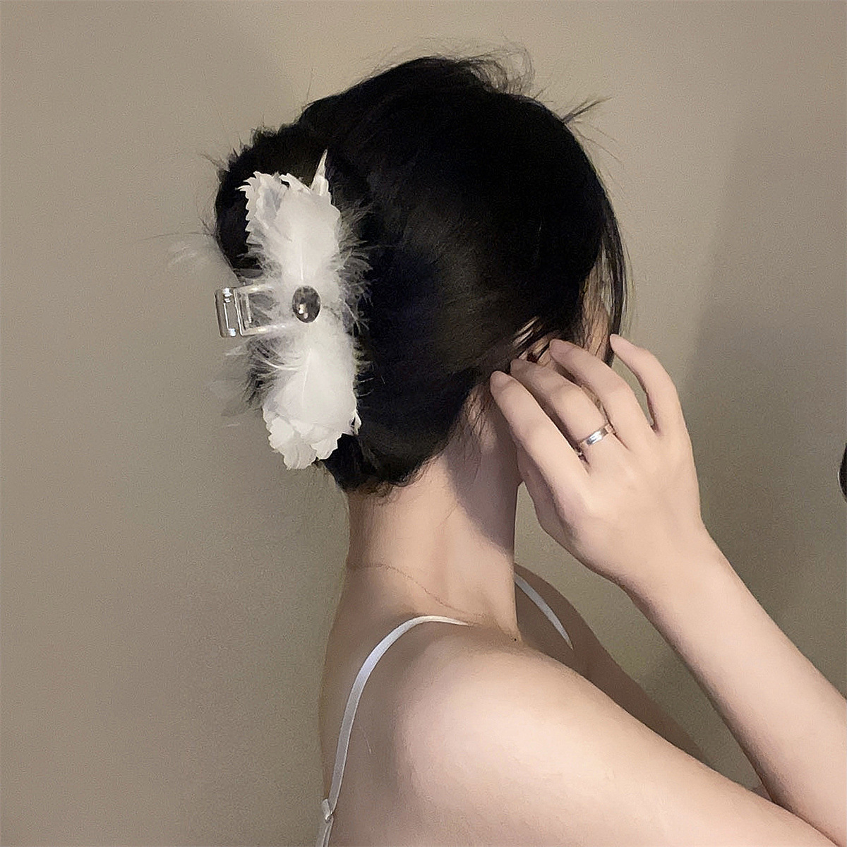 Klip Cakar Rambut Wanita Bulu  - Accessories Brand For Women ulasan dan harga